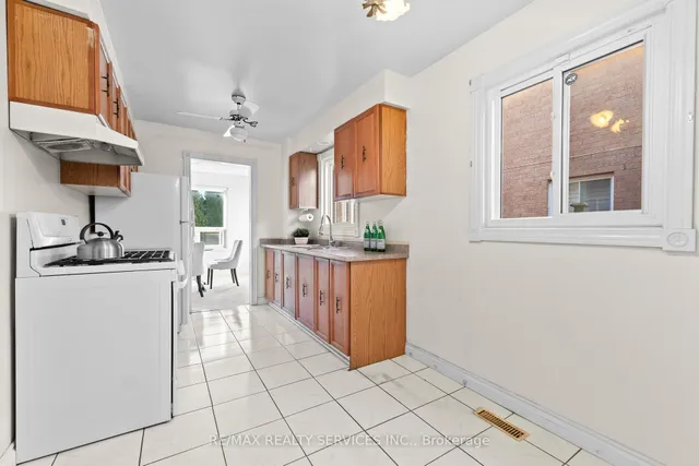 Additional image 10 of 67 Wildercroft Ave