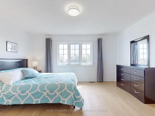 Additional image 31 of 50 Versailles Cres