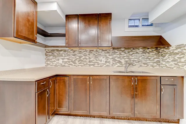 Additional image 20 of 709 Greycedar Cres