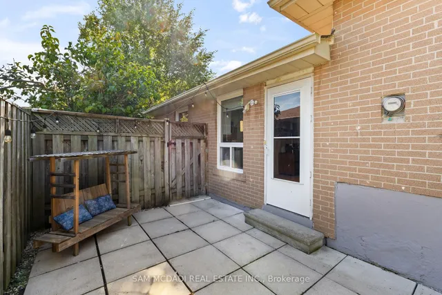 Additional image 33 of 77 Lockton Cres