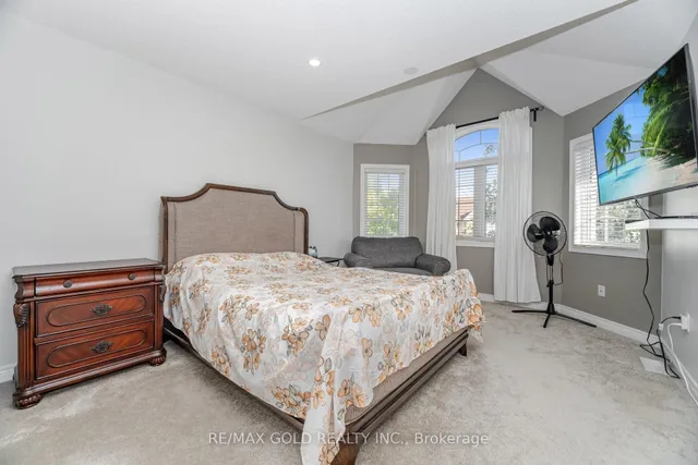 Additional image 18 of 26 Freshmeadow St