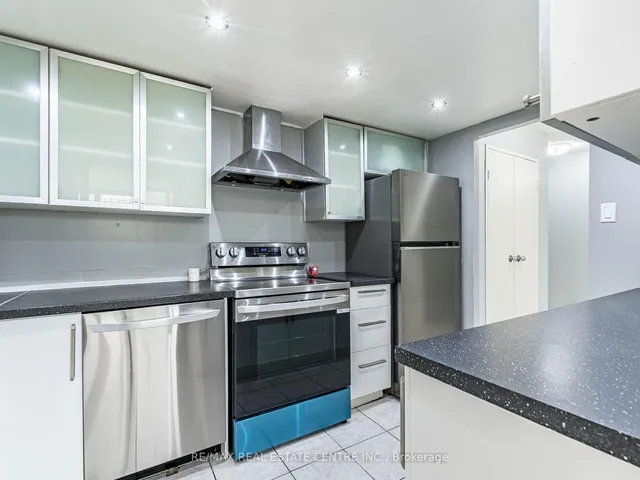 Additional image 24 of 3695 Kaneff Cres Unit 211