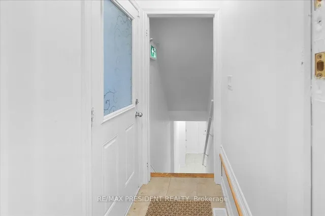 Additional image 34 of 56 Natronia Tr