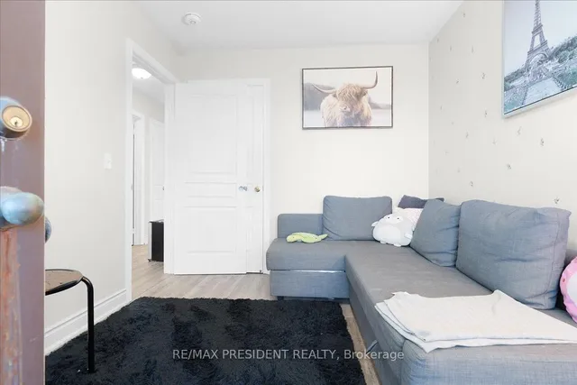 Additional image 30 of 56 Natronia Tr