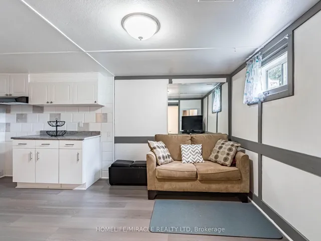 Additional image 36 of 64 Geneva Cres