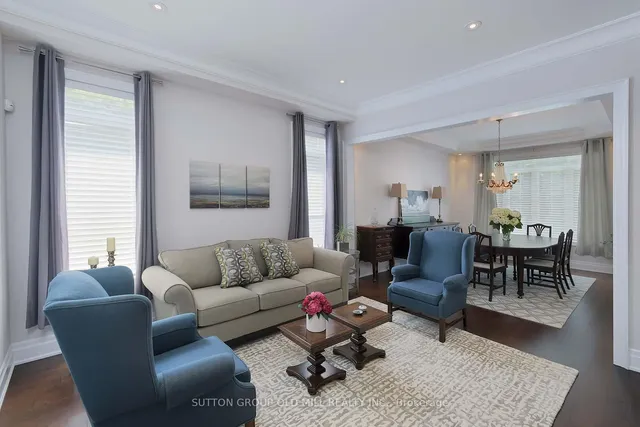 Additional image 13 of 14 Canis St