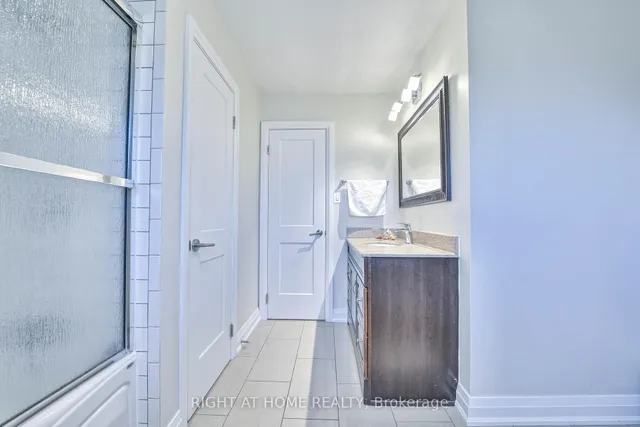 Additional image 34 of 1517 Queensbury Cres