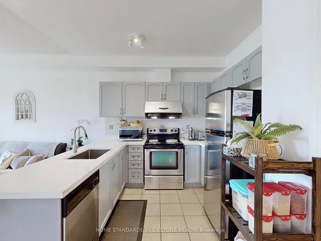 Additional image 17 of 50 Versailles Cres