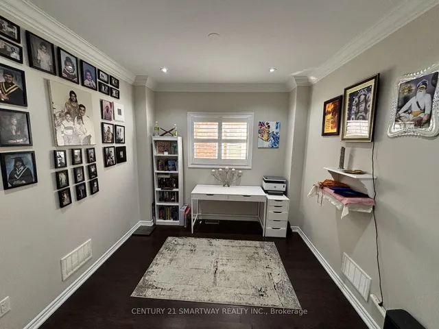 Additional image 18 of 25 Bucksaw St