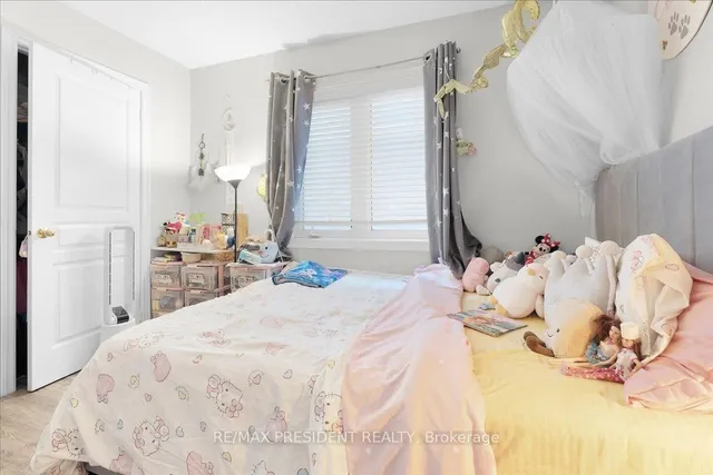 Additional image 25 of 56 Natronia Tr