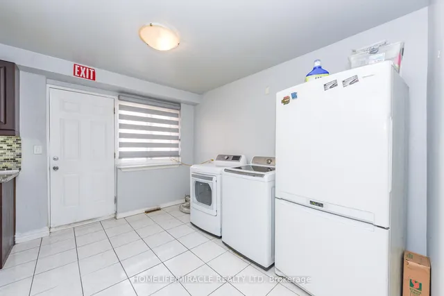 Additional image 22 of 3442 Laddie Cres