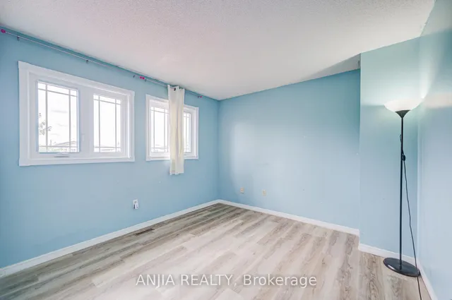 Additional image 21 of 550 Bluesky Cres