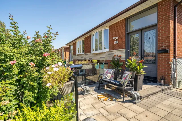 Additional image 4 of 3562 Laddie Cres