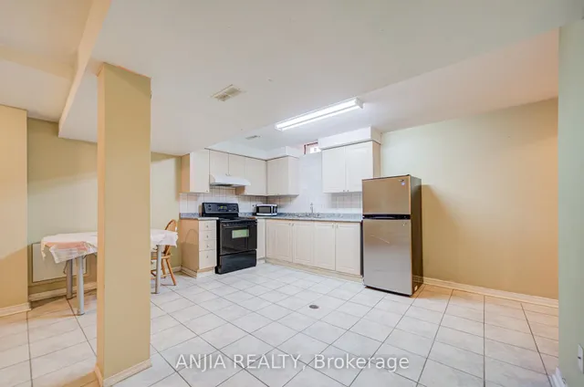 Additional image 27 of 550 Bluesky Cres