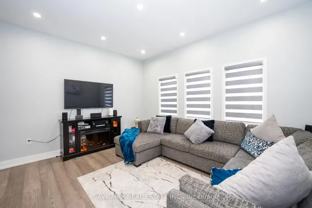 Additional image 19 of 100 Crown Victoria Dr