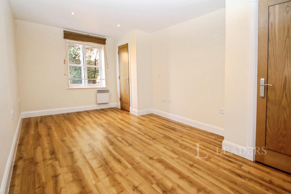 Additional image 4 of Warwick House