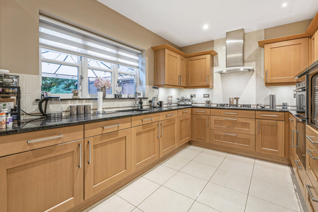 Additional image 18 of Beningfield Drive, St. Albans, Hertfordshire, AL2