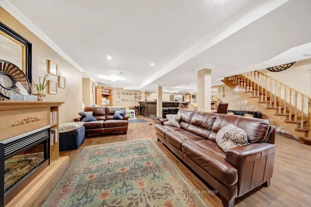 Additional image 37 of 2029 Banbury Cres