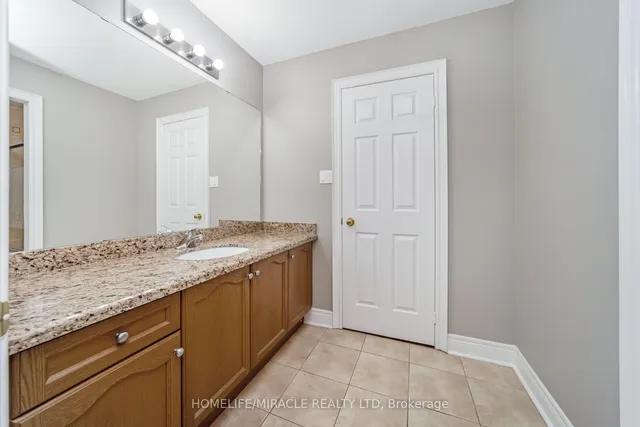Additional image 36 of 32 Xavier Crt