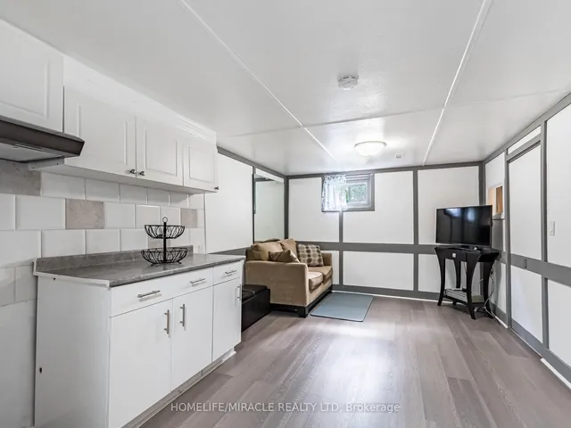Additional image 33 of 64 Geneva Cres