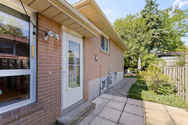 Additional image 32 of 77 Lockton Cres