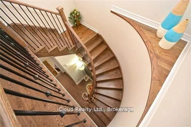 Additional image 19 of 109 Kaitting Tr