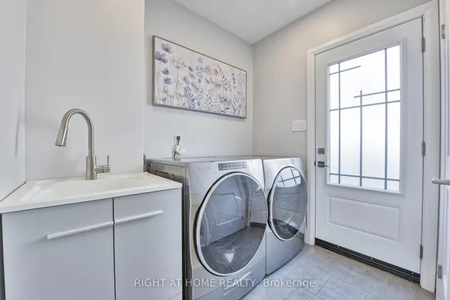 Additional image 21 of 1517 Queensbury Cres