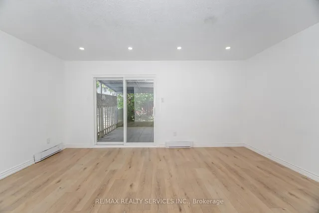 Additional image 17 of 20 Greenhills Sq