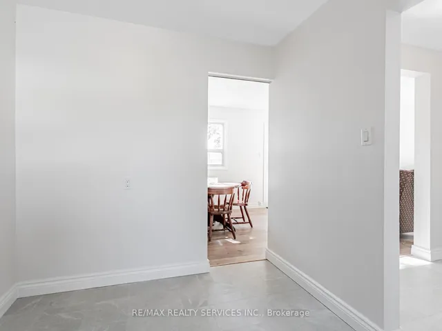 Additional image 13 of 13 Gold Pine Crt