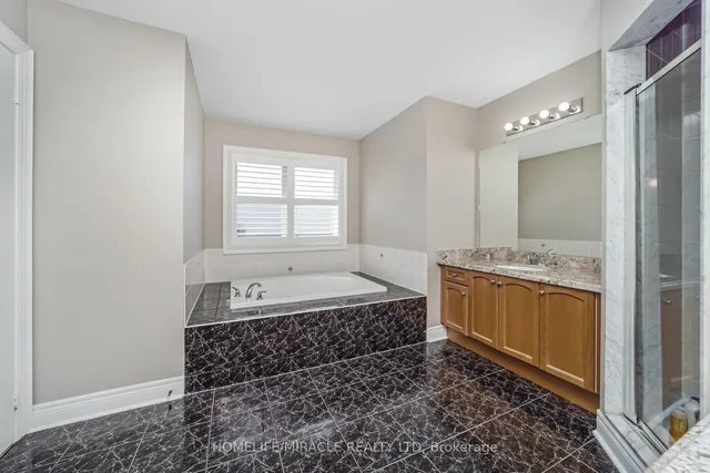 Additional image 33 of 32 Xavier Crt