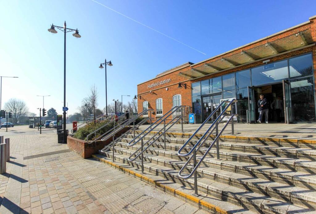 Additional image 6 of Sandifield, Hatfield