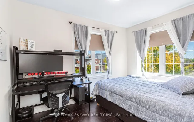 Additional image 34 of 74 Magnificent Crt