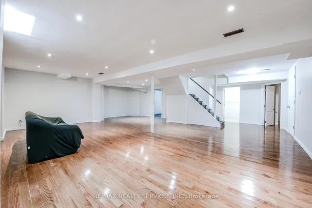 Additional image 41 of 10 St Mark Pl