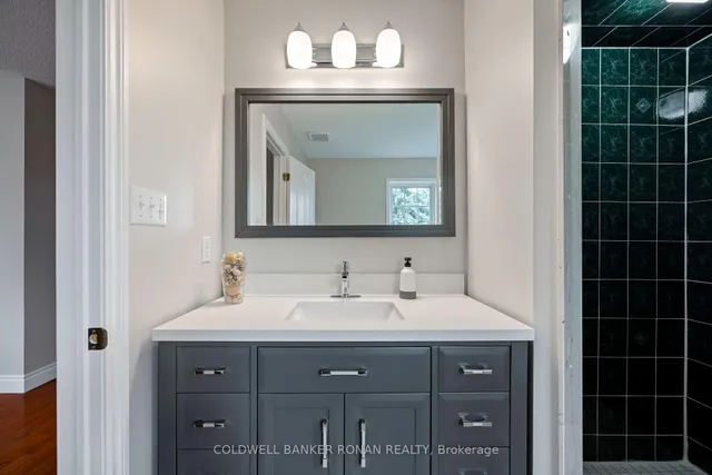 Additional image 36 of 44 Baccarat Cres