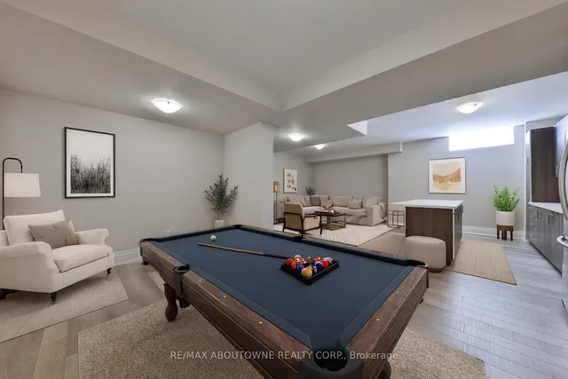 Additional image 44 of 2163 Vineland Cres