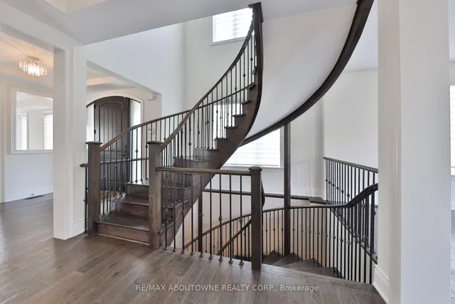 Additional image 23 of 2163 Vineland Cres