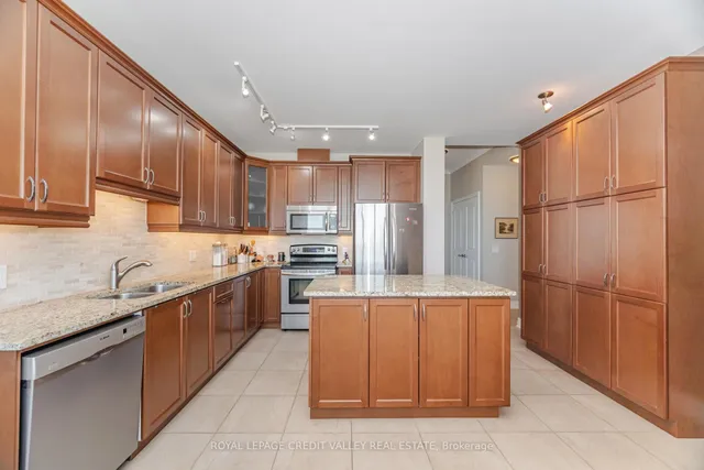 Additional image 14 of 100 John St Unit 2601