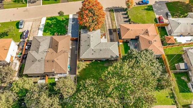 Additional image 38 of 23 Bedford Cres
