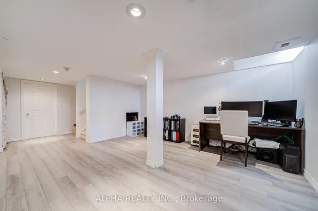 Additional image 40 of 102 Roxton Rd