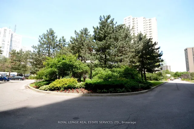 Additional image 41 of 3590 Kaneff Cres Unit 102