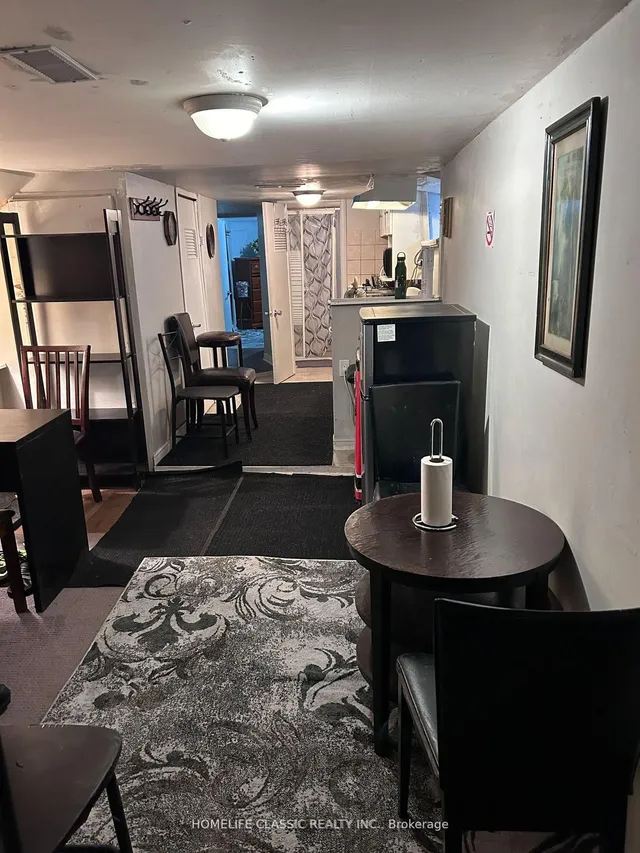 Additional image 10 of 3223 Dundas St