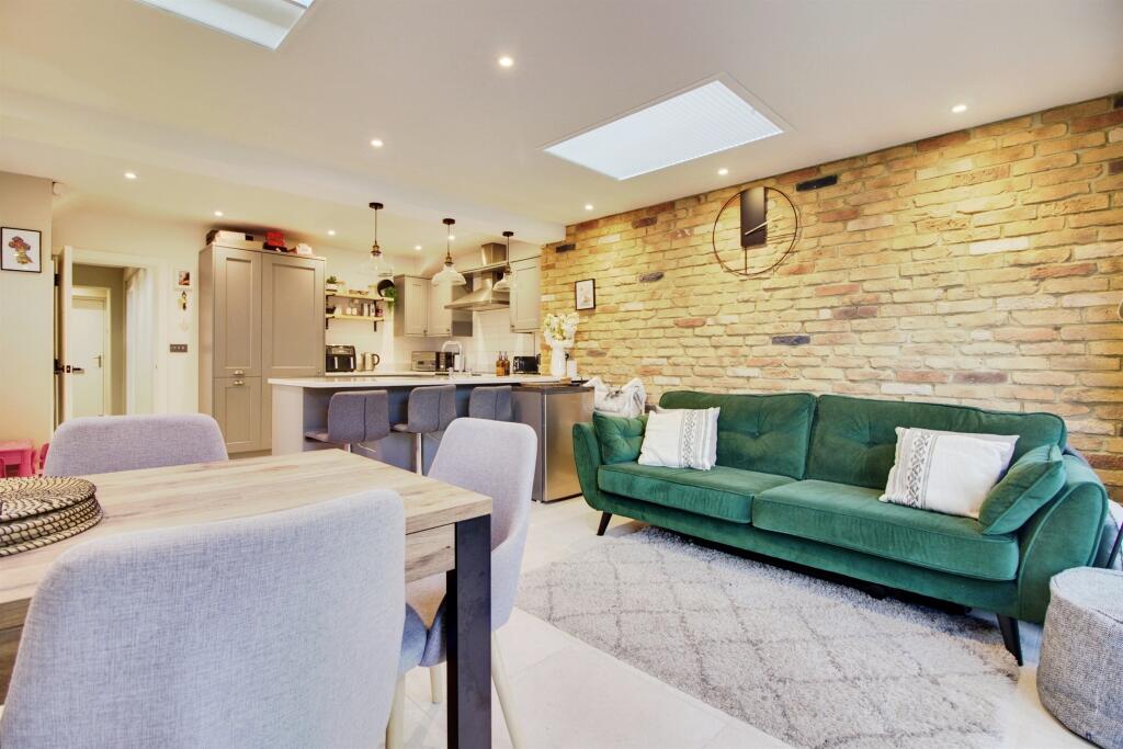 Additional image 8 of Holme Close, Hatfield