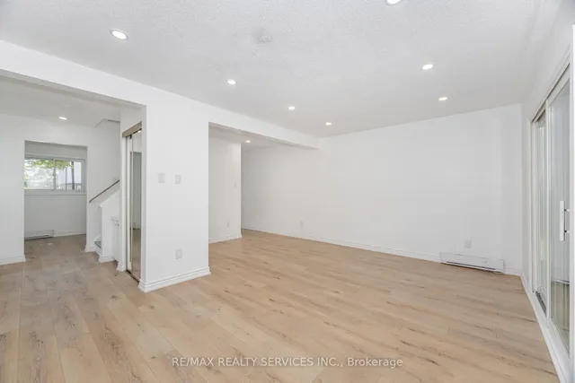 Additional image 18 of 20 Greenhills Sq