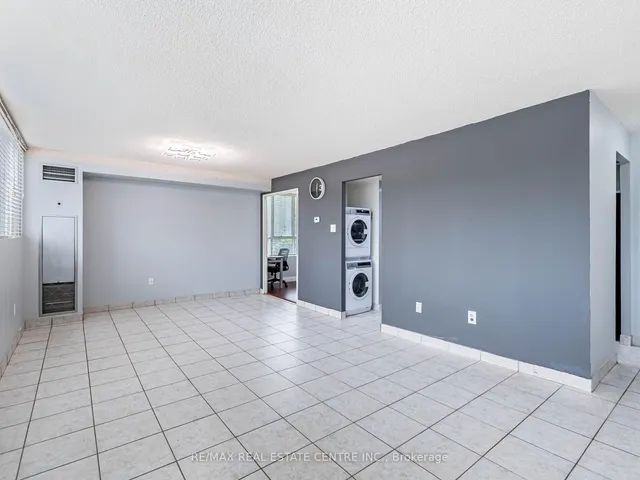 Additional image 14 of 3695 Kaneff Cres Unit 211