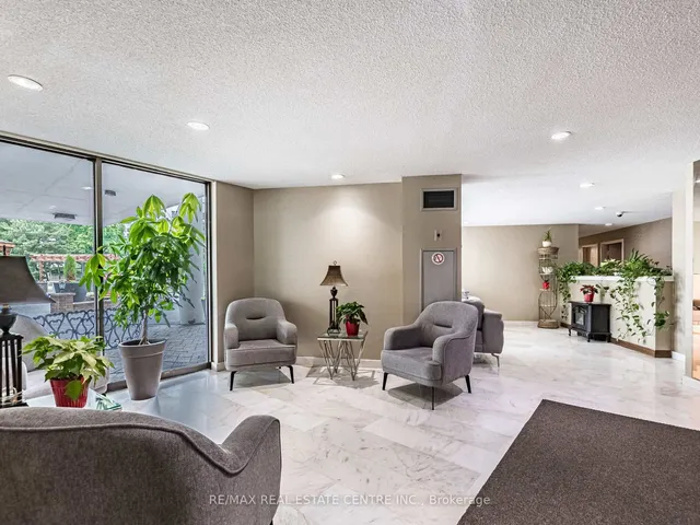 Additional image 6 of 3695 Kaneff Cres Unit 211