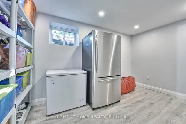 Additional image 38 of 1517 Queensbury Cres