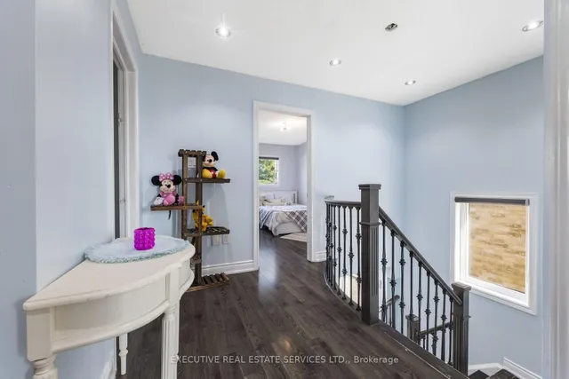 Additional image 35 of 43 Susan Ave