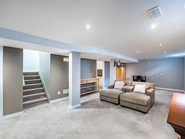 Additional image 39 of 117 Fairglen Ave