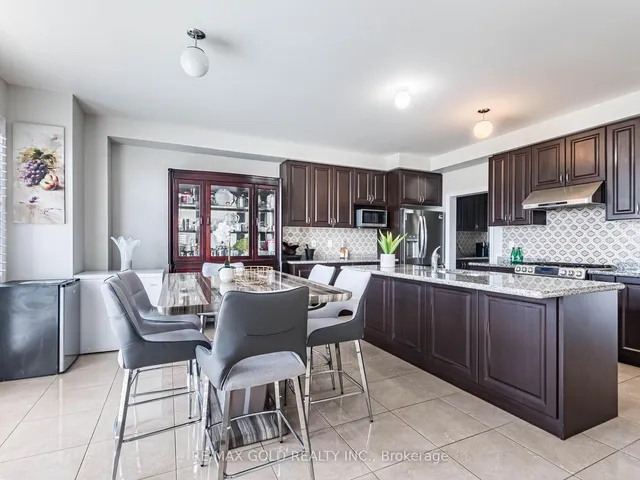 Additional image 16 of 62 Masken Circ