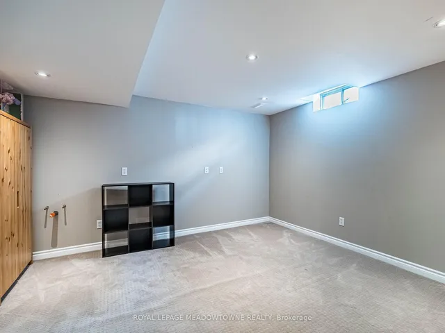 Additional image 40 of 117 Fairglen Ave